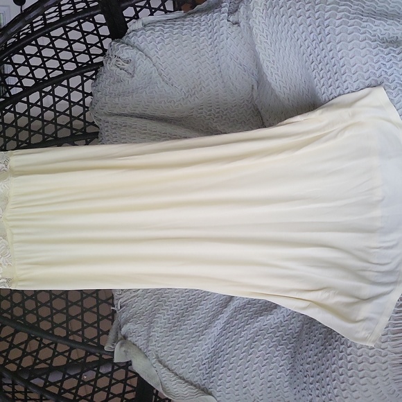 Light Yellow Long V-neck Lace Panel Nightgown - Picture 8 of 11